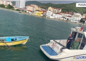 E rëndë në liqenin e Pogradecit, 30-vjeçari mbytet pas zhytjes në ujë! Ishte me dy shokë në varkë, dy pistat e hetimit