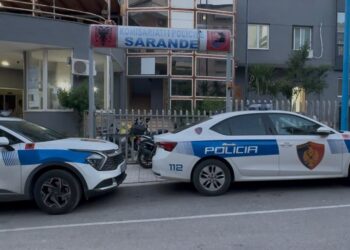 Dhunuan Shefin e Krimeve në Sarandë, arrestohen 6 persona, 1 shpallet në kërkim. Pezullohen dy efektivë policie