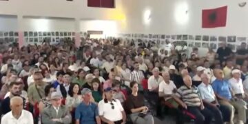 “Reforma na shkatërron”- Banorët e Poliçanit përsëri kundër shkrirjes me Beratin, i përgjigjen Ramës: Nuk bëmë turp me djegien e teserave!