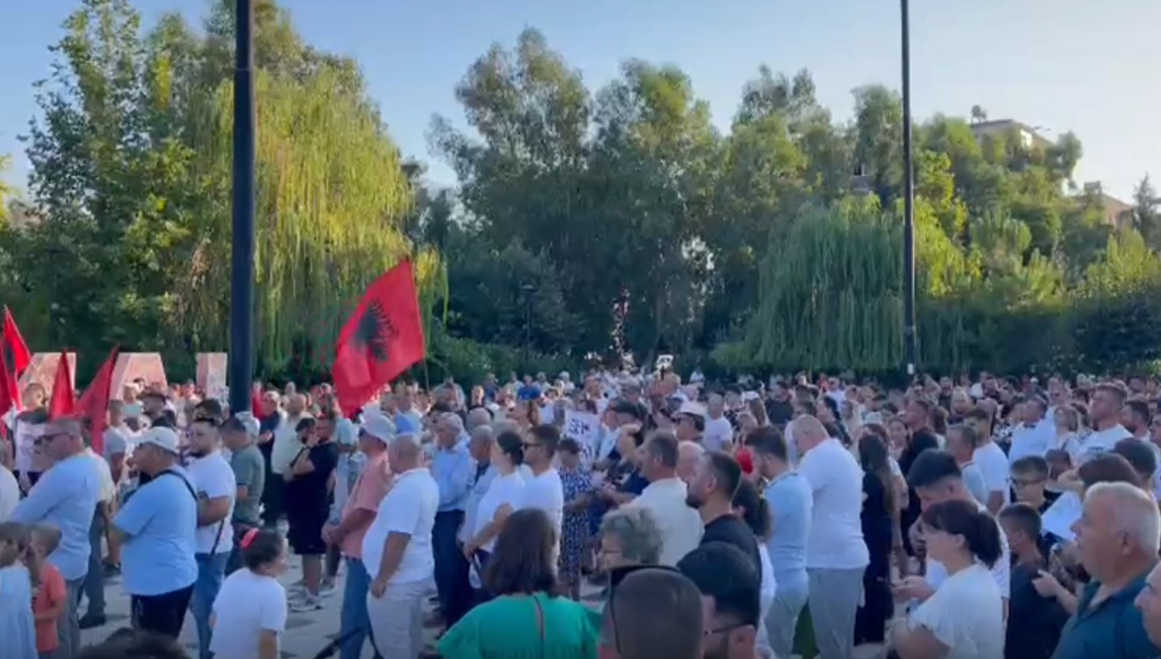 Reforma Territoriale  banorët e Dimalit rikthehen në protestë  Administratori i Kutallit jep dorëheqjen