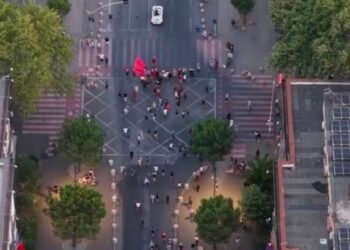 VIDEO/ Bie përsëri numri i pjesëmarrësve në protestën e 71-të kundër Qeverisë, pamjet me dron!