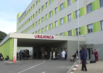 Zjarri në hotelin e Vlorës, Ministria e Shëndetësisë zbulon gjendjen e të plagosurve: Një paciente në gjendje të rënduar nga djegiet