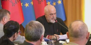Me qeverinë dhe partinë në Pogradec, Rama me drejtuesit politikë, krerët e komisioneve dhe ministrat