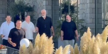 Më shumë se 4 orë, mbyllet takimi i kryeministrit Rama me krerët e bashkive në Kuç të Vlorës! Zbardhen diskutimet
