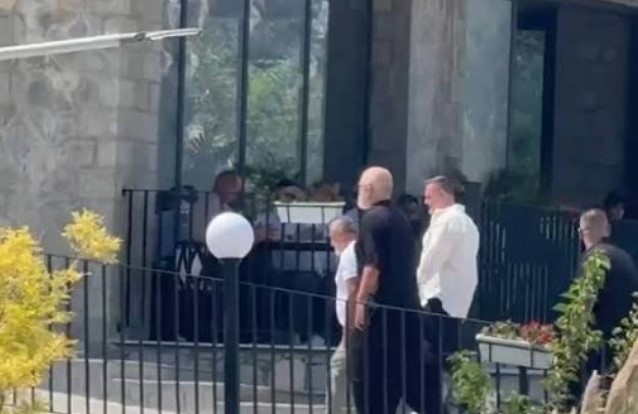 Debate të forta për Territorialen, Zotkaj i Poliçanit braktis mbledhjen: PS mosmirënjohëse! Rama: Djegia e teserave, paturpësi! Përzë Memën e Dimalit