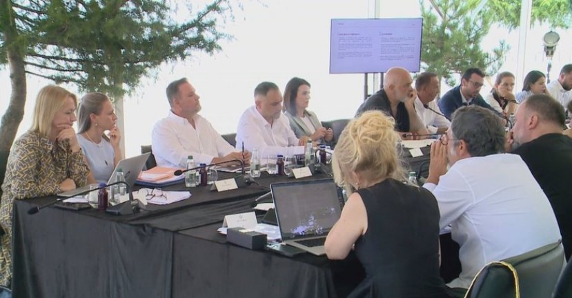 Zbulohet data kur do mbahen zgjedhjet e ardhshme lokale  PS nuk heq dorë nga 46 bashkitë  Rama kritika të tijve në Pogradec  Territorialja do votohet në 