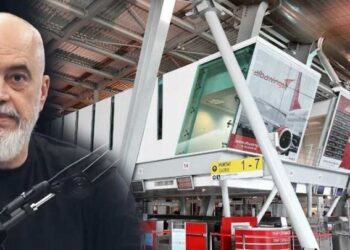 “Rinasi, me rritjen më të shpejtë”- Fluksi në aeroportin e Tiranës, Rama: 1,7 milionë pasagjerë vetëm këtë muaj, rekordi i një dite ishte mbi 60 mijë udhëtarë
