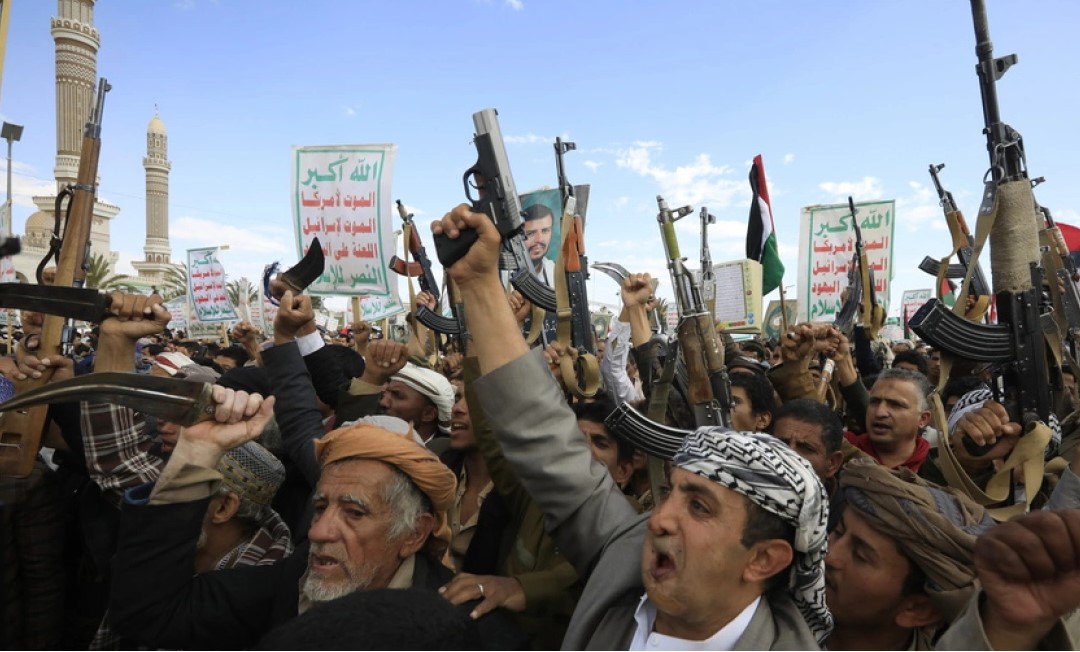 Rebelët Huthi të Jemenit bombardojnë me dronë aeroportin saudit dhe rafinerinë e  Aramco  