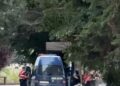FOTO/ Specialet e RENEA-s ‘gjueti’ për autorin e vrasjes së ushtarakut, kontrolle edhe në varrezat e qytetit! Gjurmim me dron për lokalizimin