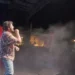 Verë dhe Portokalle” mbërrin në Elbasan, qindra qytetarë shijojnë humorin e trupës