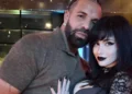 Video/ Drake befason gjatë spektaklit të takimeve, leh si qen për vajzën që zgjodhi: “Do të bëj gjithçka që më kërkon