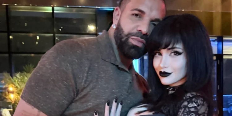 Momenti surprizë i Drake: Reperi i njohur leh si qen për streameren gotike gjatë një spektakli virtual takimesh