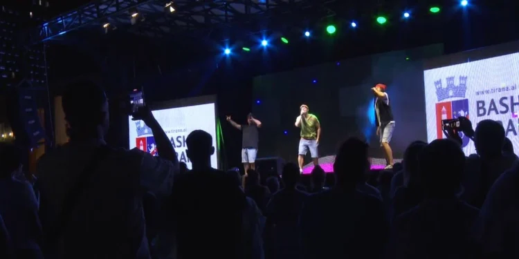 Portokallia” pushton sheshin Skënderbej me humor dhe muzikë, turi veror zhvendoset në Cërrik