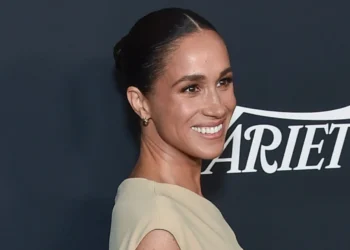 Meghan Markle në prag të rikthimit në ekran, në negociata për serialin “The Gentlemen” të Guy Ritchie