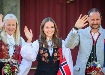 Haakon VIII merr fronin norvegjez: dashuria që sfidoi traditat dhe familja nën presionin e skandaleve