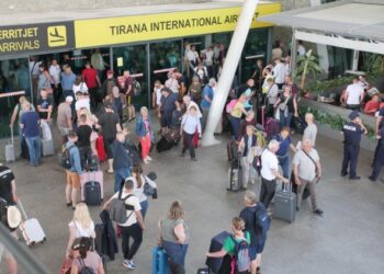 Fluksi turistik shënon rekord të ri, në muajin korrik hynë mbi 2.8 milionë shqiptarë dhe të huaj, INSTAT raporton rritje me 6.1%