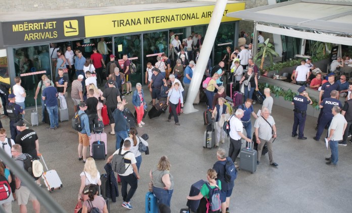 Fluksi turistik shënon rekord të ri  në muajin korrik hynë mbi 2 8 milionë shqiptarë dhe të huaj  INSTAT raporton rritje me 6 1 