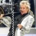 Këngëtari Rod Stewart anulon një tjetër koncert, fansat të shqetësuar për shëndetin e tij!