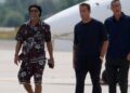 VIDEO/ Ronaldinjo i rikthehet futbollit profesionist në moshën 46-vjeçare, momenti kur ylli brazilian zbarkon në Itali për aventurën te Ravenna
