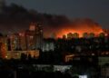 VIDEO/ Rusia sulmon Ukrainën me dronë, shpërthime në një depo me eksplozivë pranë Kievit!