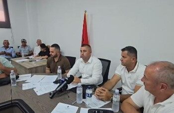 Këshilltarët e PS dhe PD bëhen bashkë kundër Territoriales, Këshilli Bashkiak i Selenicës merr vendimin: Jo bashkimit me Vlorën!