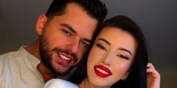 “Gjithë ditën kam pritur që të vish!”- Selvie Jao mesazh prekës në ditëlindjen e pare pa Shpat Kasapin: Edhe kur jeta na sfidonte…