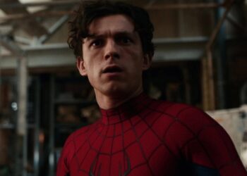“Spider Man” i siguron aktorit Tom Holland 100 milionë dollarë fitime! Filmi ka shpërthyer kinematë, 2 mld USD në tre javë (VIDEO)