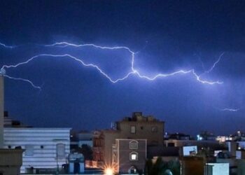 Rrufetë gjatë verës, si të mbrohemi dhe cilat vende duhet të shmangim