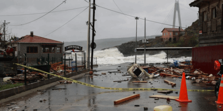 Stuhi dhe shira godasin Stambollin, 10 të plagosur -