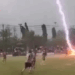 Tajlandë, futbollisti vritet nga rrufeja gjatë ndeshjes (VIDEO) -