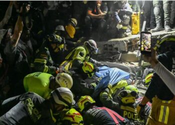 Ndodh mrekullia në Kolumbi, gruaja nxirret e gjallë nga rrënojat pas 36 orëve