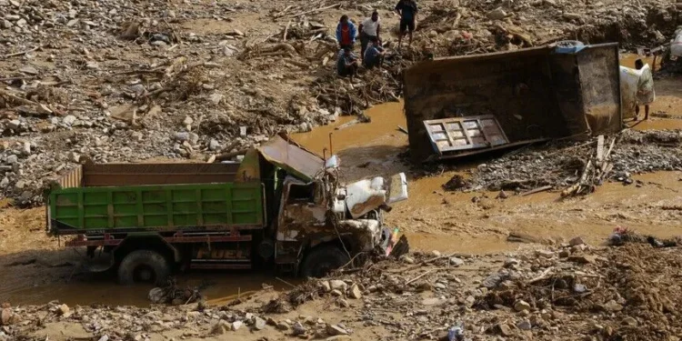 Rrëshqitje dheu në Nepal, 5 të vdekur dhe 8 të zhdukur -