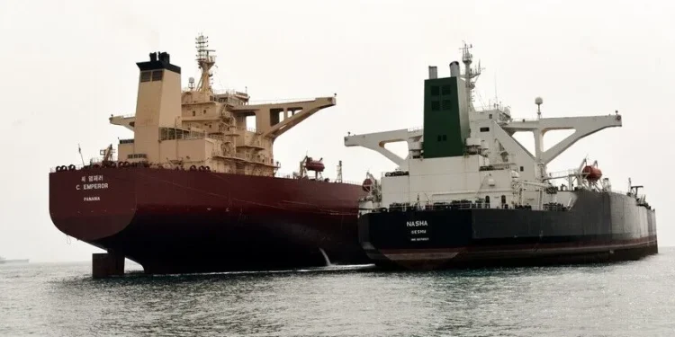 Financial Times: Bllokada amerikane ndal eksportet iraniane të naftës nga Kharg -