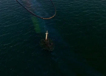 Një anije fundoset në Indi, 22 të zhdukur nga ekuipazhi -