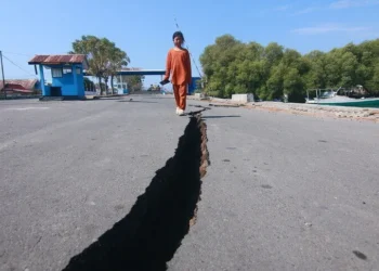 Indonezia tronditet nga pasgoditjet, mbi 2 mijë lëkundje pas tërmetit 7.7