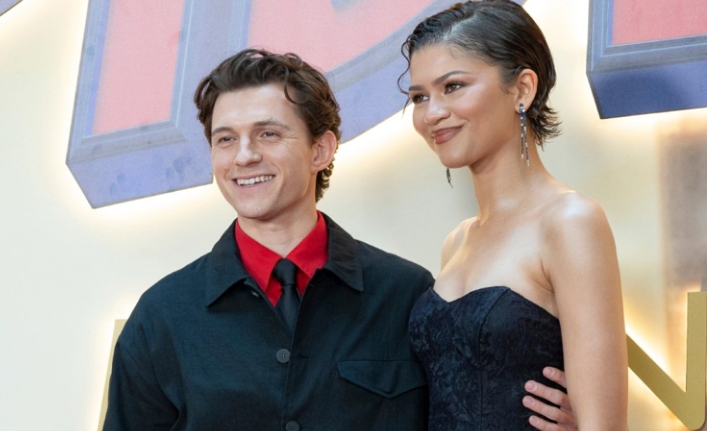 Detaji pikant nga dasma e vitit  aktori Tom Holland qau kur pa Zendaya n me fustan nusërie gjatë ceremonisë sekrete 