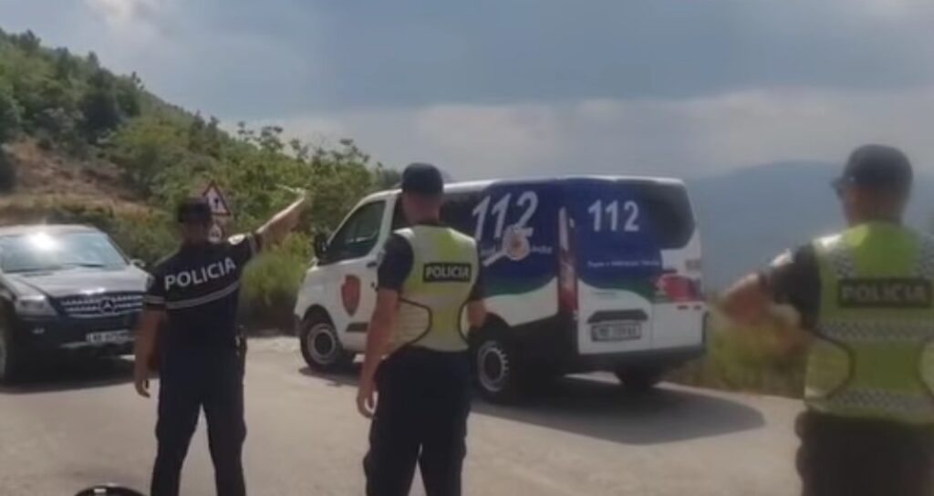 Aksident me 7 të plagosur në malin e Tomorrit, në makinë udhëtonin anëtarët e dy fiseve! Ja si paraqitet gjendja e tyre, zbulohet shkaku