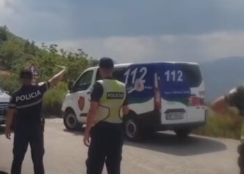 Aksident me 7 të plagosur në malin e Tomorrit, në makinë udhëtonin anëtarët e dy fiseve! Ja si paraqitet gjendja e tyre, zbulohet shkaku