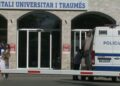 U plagos gjatë shuarjes së zjarrit në Mirditë, efektivi 28-vjeçar i FA dërgohet në Spitalin e Traumës