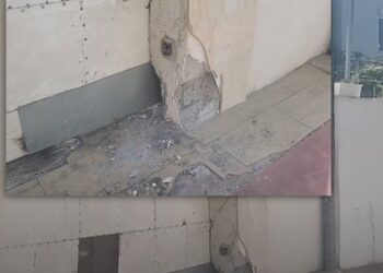 Tritoli trondit Shënkollin, persona të paidentifikuar vendosën eksploziv në portën e murit rrethues të banesës së të moshuarit!