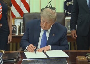 Amerika ul dozën në 11 vaksina, Trump firmos urdhrin: Ende nuk e dimë nëse lidhen me autizmin