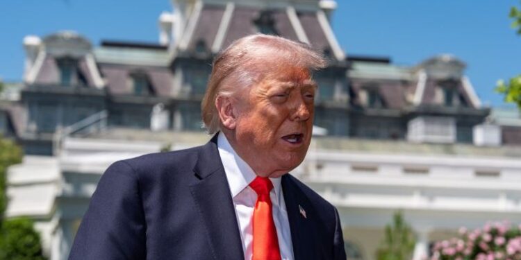 Trump kërcënon me kosto të jashtëzakonshme vendet që tregtojnë me Iranin -