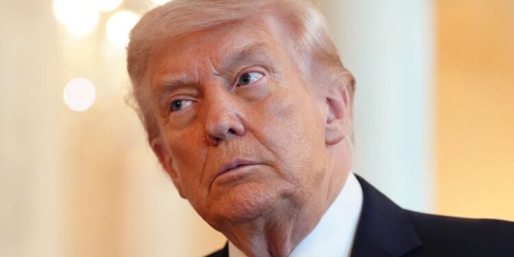 Donald Trump i prerë: Ngushtica e Hormuzit është tërësisht nën kontrollin tonë -