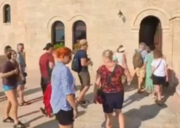 Rama publikon pamje nga Kruja: Atmosferë turistësh në Muzeun “Gjergj Kastrioti Skënderbeu”