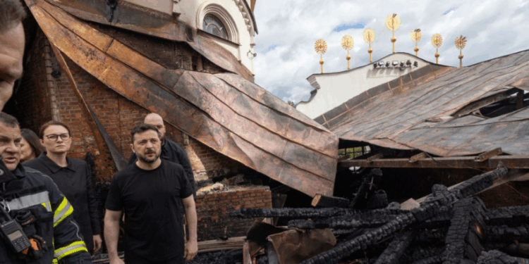 Ukrainë, sulmet ruse shkatërrojnë shtypshkronjën me 12 milionë libra në prag të vitit të ri shkollor -