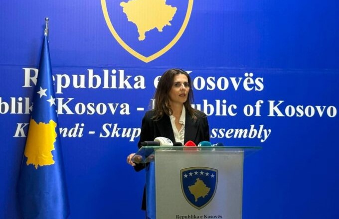 Ngëçi politik në Kosovë  PDK akuzon Kurtin pas tensioneve në Kuvend  Po bllokon institucionet  Republika është mbi ne 