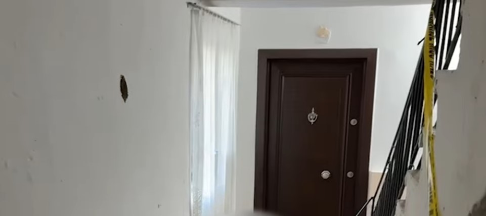 Vrima plumbash në mure dhe njolla gjaku në dysheme  zbulohen pamjet e skenës së vrasjes në Korçë