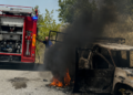 Zjarr masiv drejt fshatrave Labovë në Gjirokastër, flakët nisën nga një automjet e u përhapën nga erërat e forta