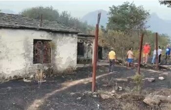 FOTO/ Zjarri në Vranisht shkrumbon banesën dhe kosheret e bletëve! Digjen edhe disa hektarë me ullinj e pemë