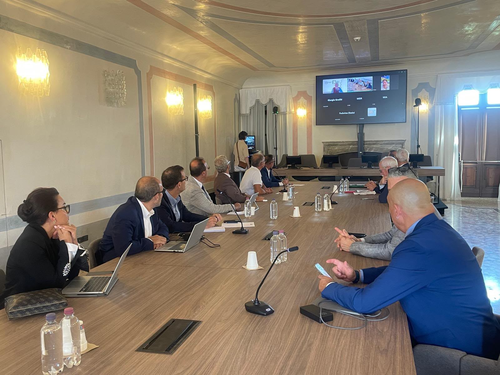 Korridori 8 mund të nxisë bashkëpunimin energjetik mes Shqipërisë dhe rajonit